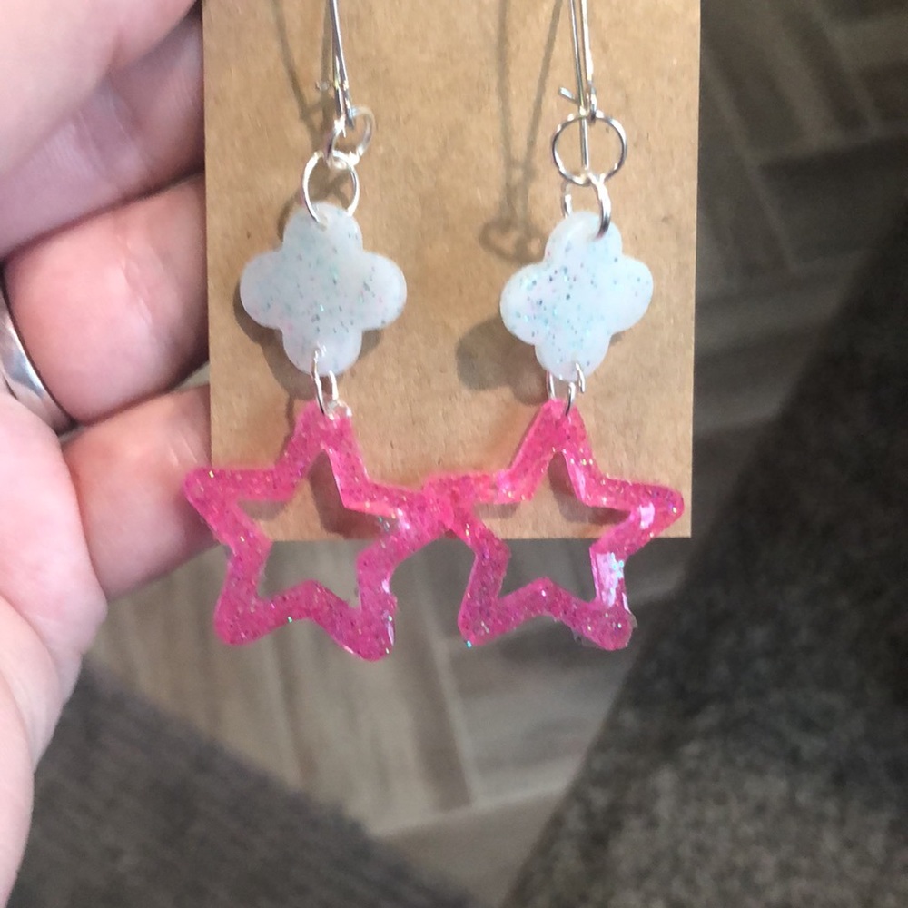 Beautiful Star dangle earrings - Picture 3 of 5